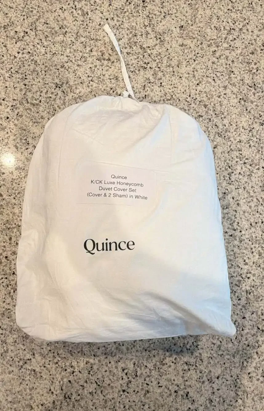 Quince Luxe Honeycomb Duvet Cover Set (Cover & 2 Shams) in White King/Cal King